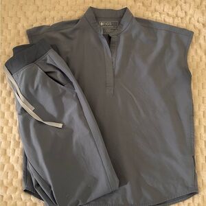 FIGS  women’s Gray Shirt and jogger set